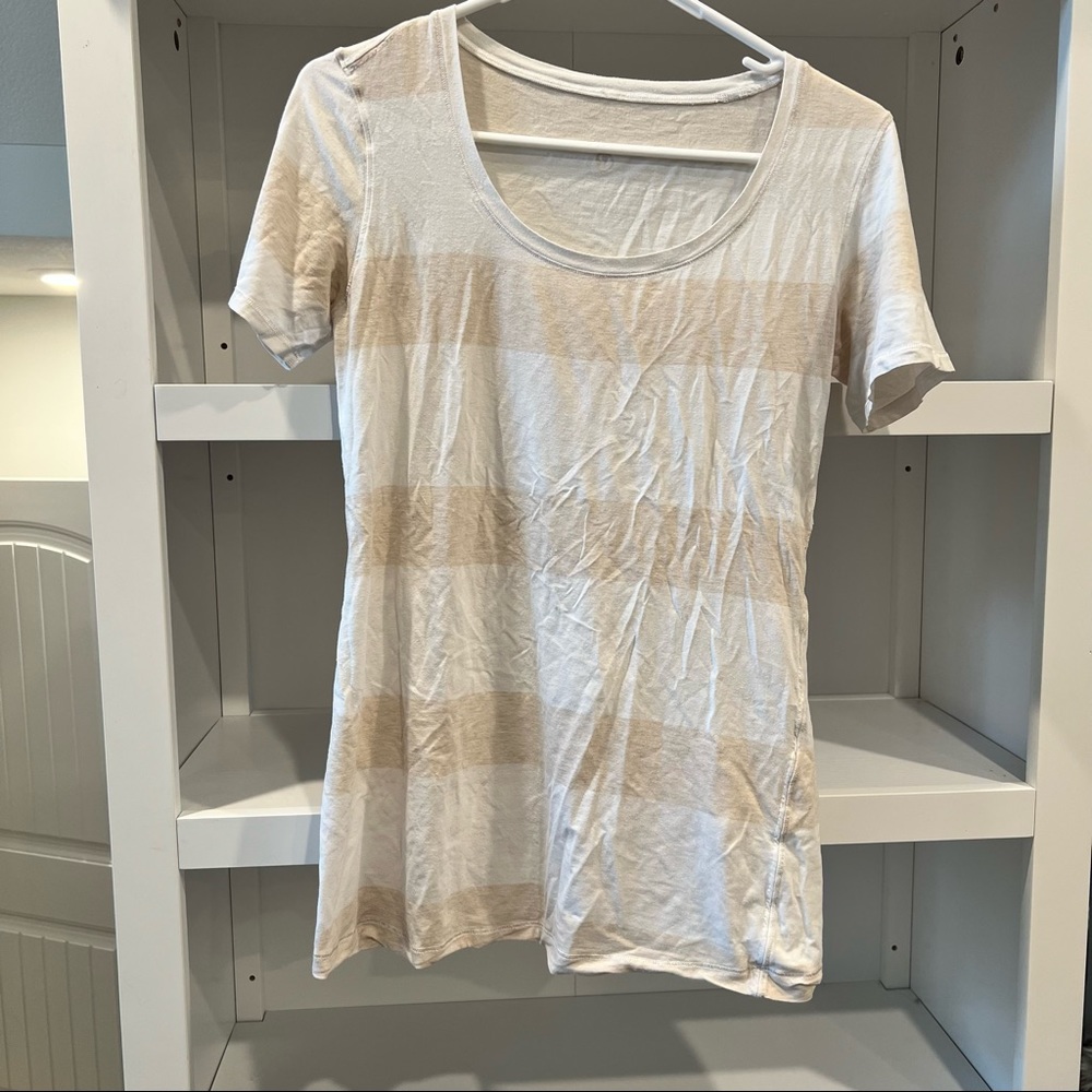 Lululemon tshirt